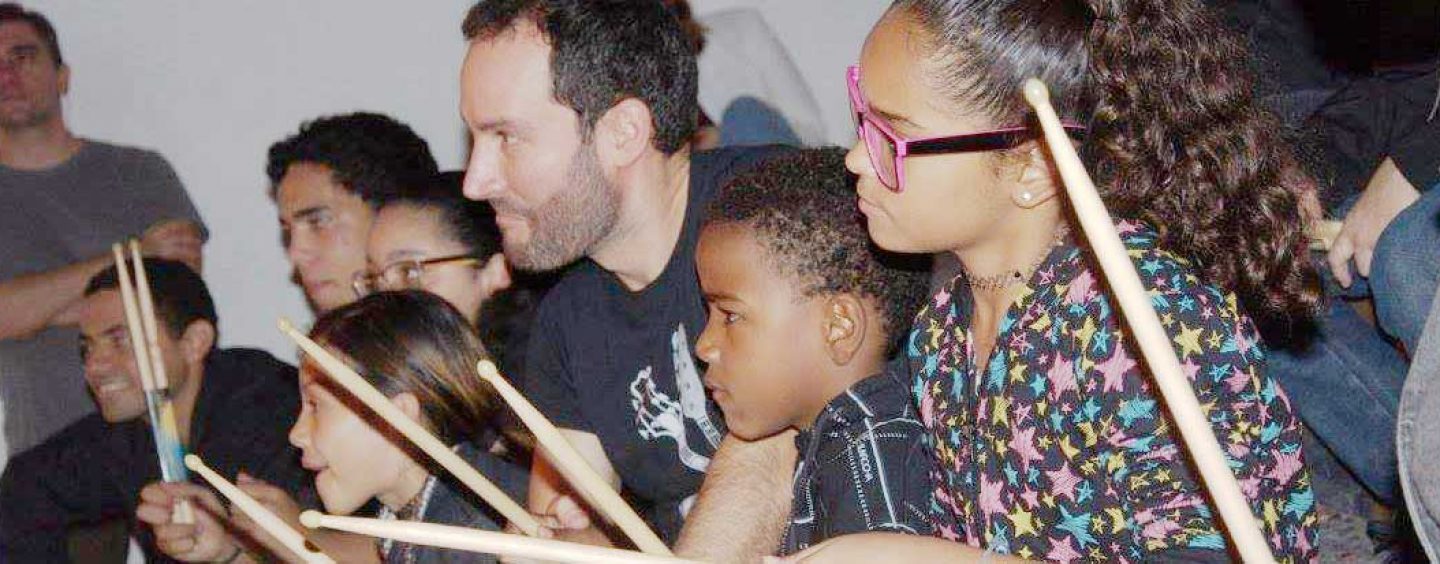 Associação para Iniciação Musical e School of Rock Jardins no Dia Nacional do Ensino da Música