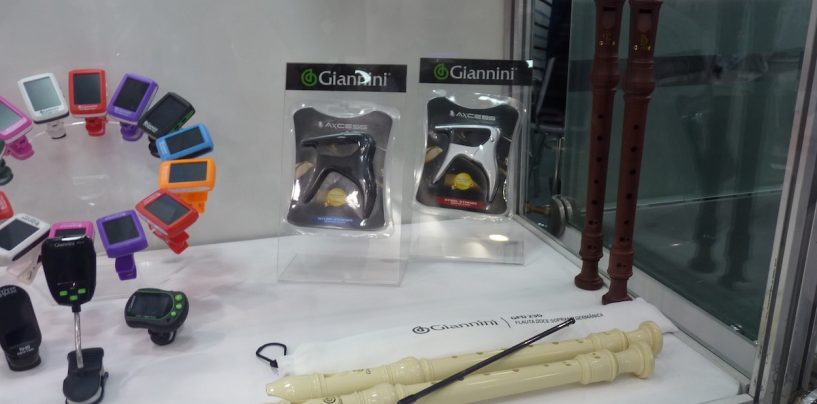 Expomusic: Giannini mostra flautas e novo modelo de violão
