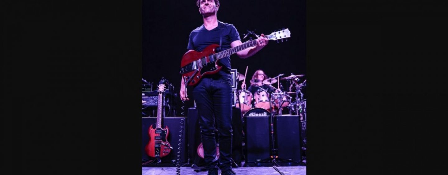 Dweezil Zappa escolhe monitores de áudio da QSC como referência para tons de guitarra clássica