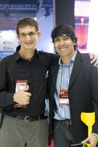 Elton Borges, gerente da C.Borges, junto com Luca, na Expomusic 2015