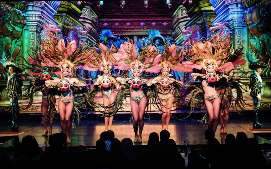 moulin Pirates Les Masques ®Moulin Rouge « S Bertrand sml x