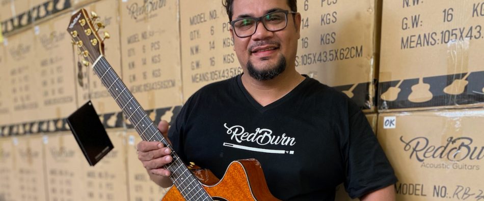 Departamento de luthieria da RedBurn Guitars nas mãos de Luciano de Sá