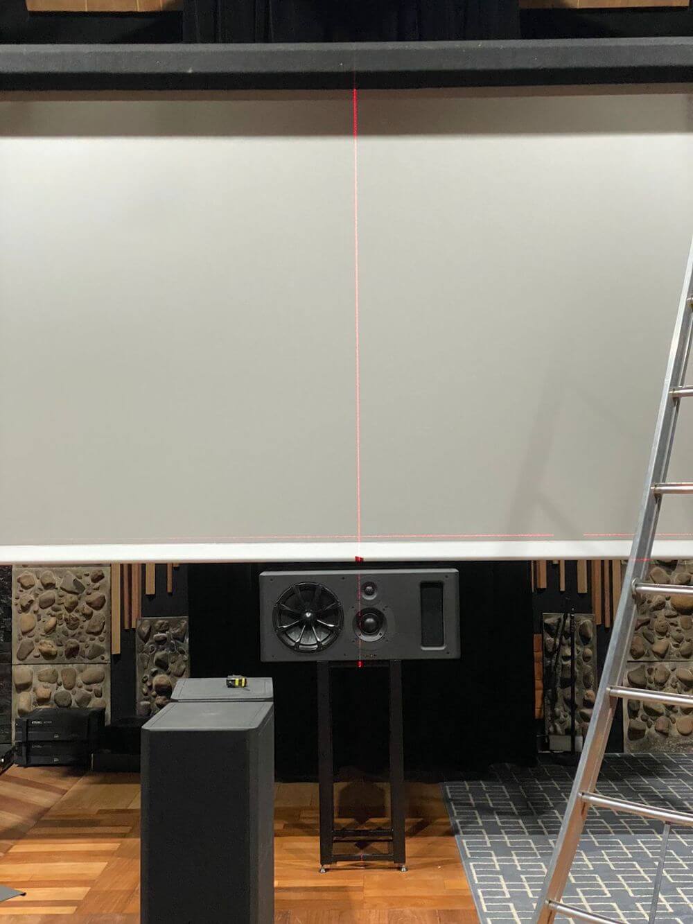 Medições na montagem da sala Dolby ATMOS
