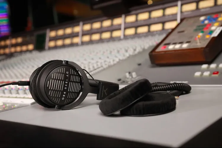 beyerdynamic apresenta nova geração de fones de ouvido de estúdio com tecnologia Tesla.45