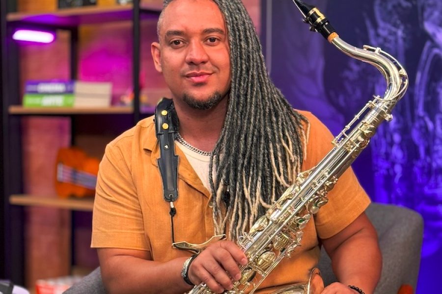 Eagle anuncia o saxofonista Denílson Martins como novo artista da marca
