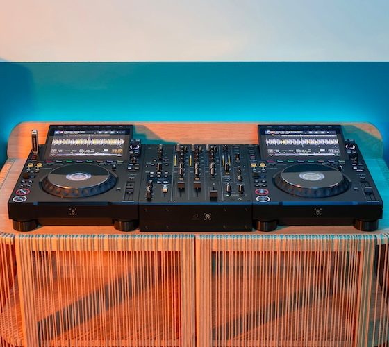 AlphaTheta DJM-V5 750x500