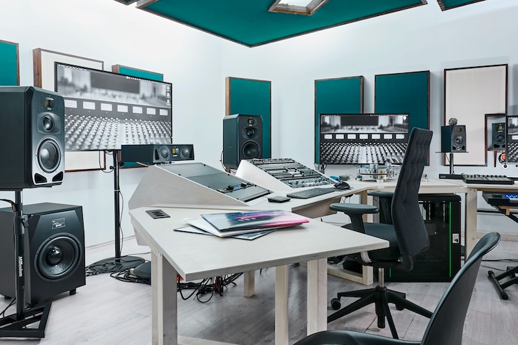 ADAM Audio e Dolby apresentam novos bundles certificados para Dolby Atmos