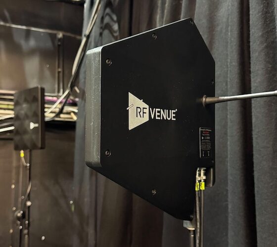 RF Venue Diversity Fin IPX leva a antena Diversity Fin para ambientes externos