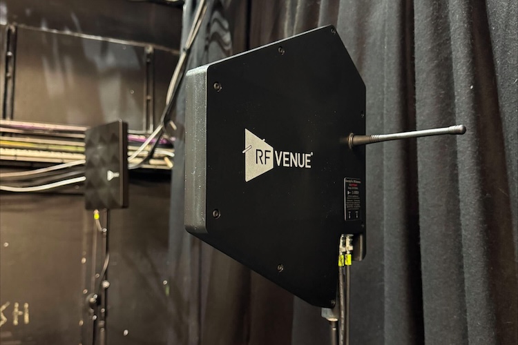 RF Venue Diversity Fin IPX leva a antena Diversity Fin para ambientes externos