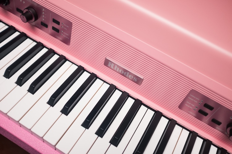Rhodes apresenta o MK8 Marshmallow em rosa pastel