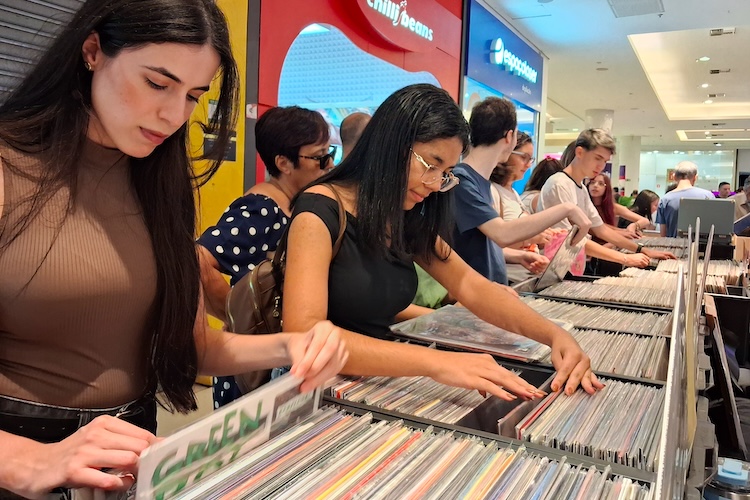 Feira de Discos de Vinil no Shopping Parque da Cidade