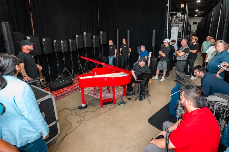 Montarbo Day apresenta o line array NETTUNO L28 a profissionais de áudio