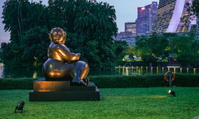 Astera QuikSpot ilumina exposição de Fernando Botero em Singapura