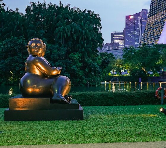 Astera QuikSpot ilumina exposição de Fernando Botero em Singapura