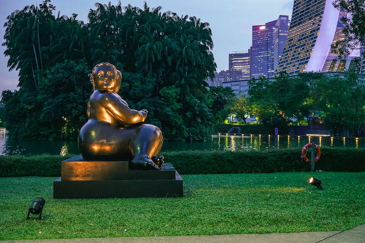Astera QuikSpot ilumina exposição de Fernando Botero em Singapura