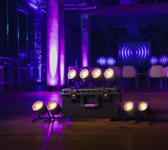 Astera amplia QuikBeam com kit de oito luminárias pronto para produção
