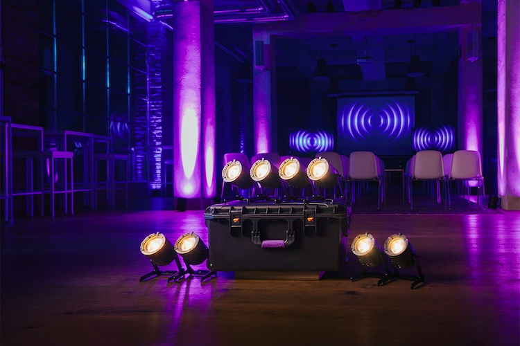 Astera amplia QuikBeam com kit de oito luminárias pronto para produção