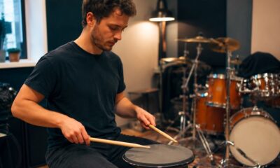 8 cuidados para proteger mãos, corpo e ouvidos ao tocar bateria ou percussão