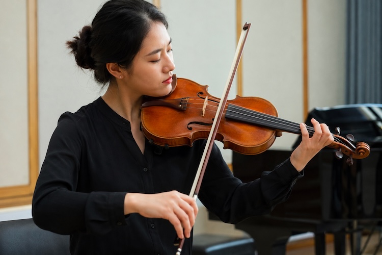 8 cuidados de saúde para violinistas protegerem mãos, pescoço e ombros