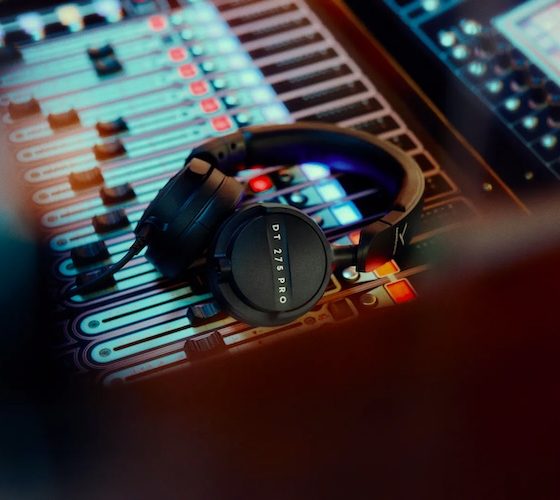 beyerdynamic DT 275 PRO para monitoramento em ambientes ruidosos