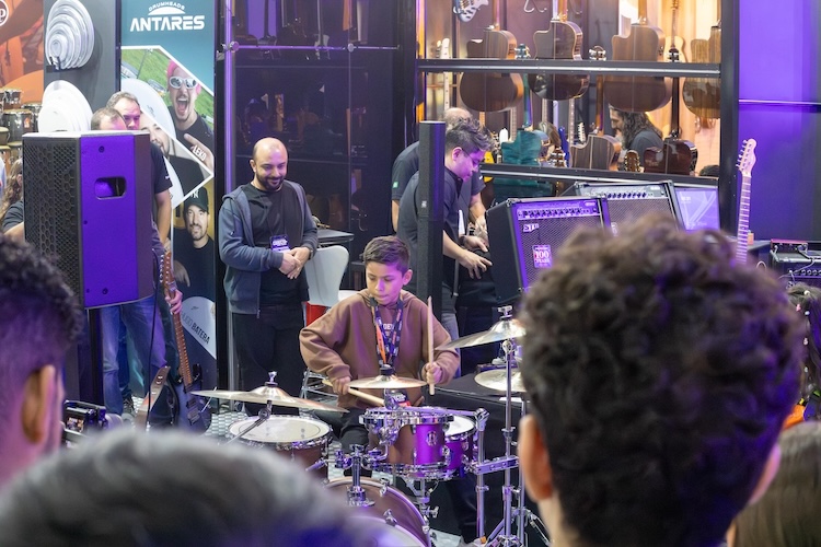 Música como presente: instrumentos e acessórios que aproximam pais e filhos