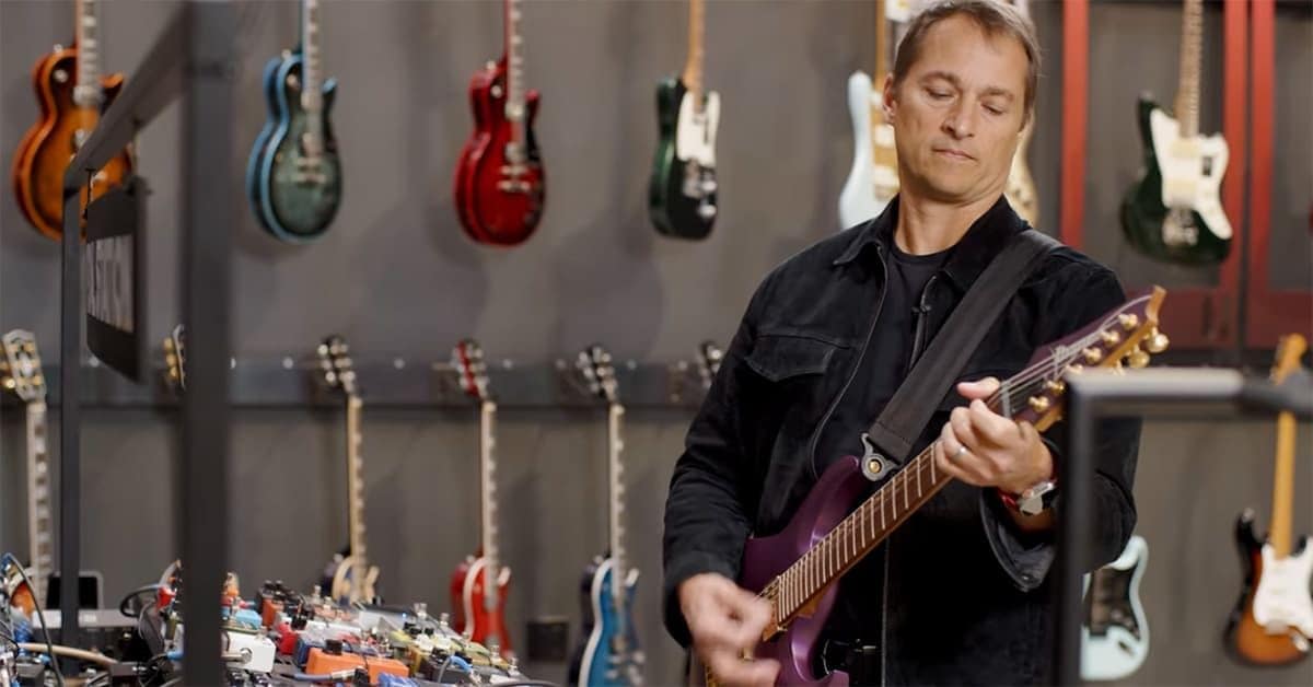 A Guitar Center saiu da recuperação judicial e soma nove trimestres de alta ao destrancar o equipamento premium. O que o varejo musical brasileiro pode copiar.