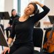 8 cuidados de saúde para músicos de orquestra protegerem corpo e audição