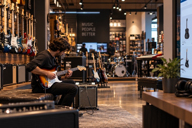A pergunta incômoda: As lojas de instrumentos ainda precisam ter tantos produtos em exposição?