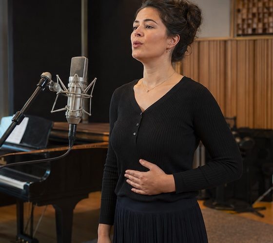 8 cuidados de saúde para cantores protegerem a voz e evitarem sobrecarga