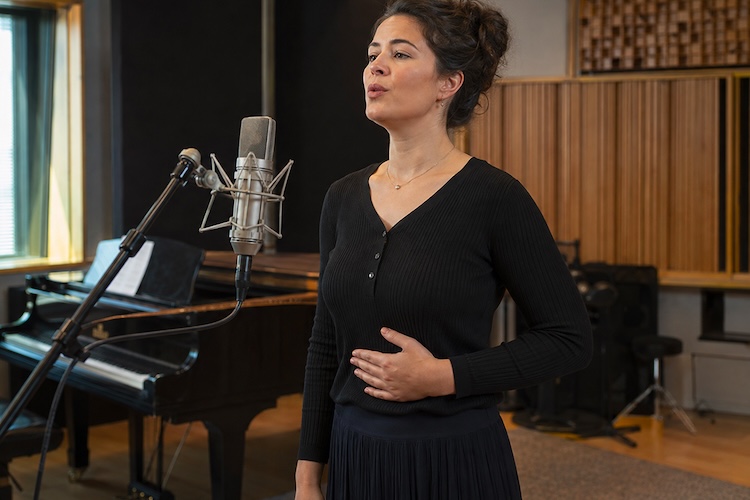 8 cuidados de saúde para cantores protegerem a voz e evitarem sobrecarga