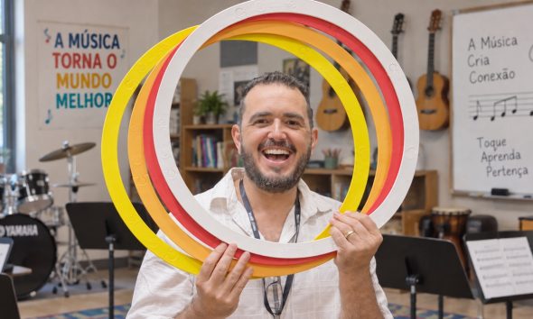 Score Rings: educador brasileiro leva pauta musical de chão à Music China