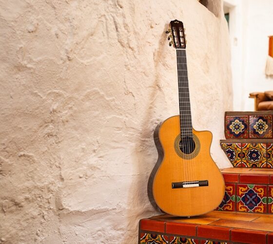 Córdoba Fusion Orchestra CE Pro combina sonoridade de nylon com tocabilidade de violão de aço