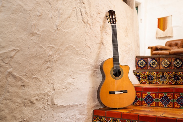 Córdoba Fusion Orchestra CE Pro combina sonoridade de nylon com tocabilidade de violão de aço