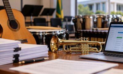 Violão, trompete, percussão e documentos ilustram licitações de instrumentos musicais