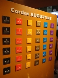 WMS anuncia cordas Augustine e capotrastes Kyser