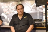 Construindo guitarras e baixos com John Cruz da Fender