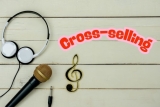 Como aplicar estratégias de cross-selling em lojas de instrumentos musicais e áudio