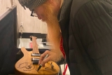 USD 16.000 por uma Dean Vendetta assinada por Billy Gibbons do ZZ Top