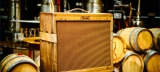 Fender adia lançamento de amp fabricado em barril de whiskey