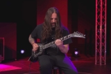 Conecta+: Cabine especial para testar guitarra Jackson do Andreas Kisser