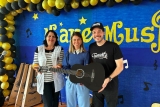 Tonante realiza doação de violões para escola em Maringá-PR